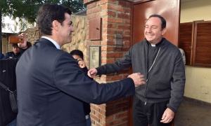 Las medidas cautelares contra el obispo Zanchetta van y vienen, según de dónde sople el viento