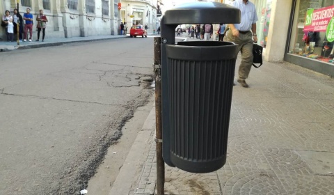 La Municipalidad instala 15 papeleras en el parque 20 de Febrero