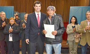 La feria americana del terreno gratuito montada por Urtubey sigue en auge