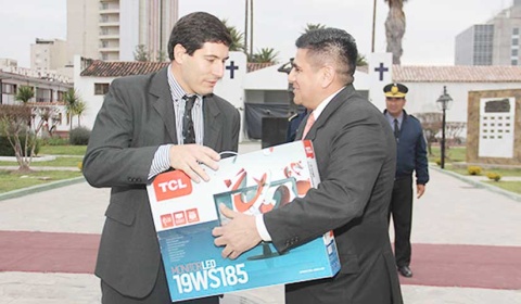 El ministro Oliver entrega a la Policía las biromes prometidas
