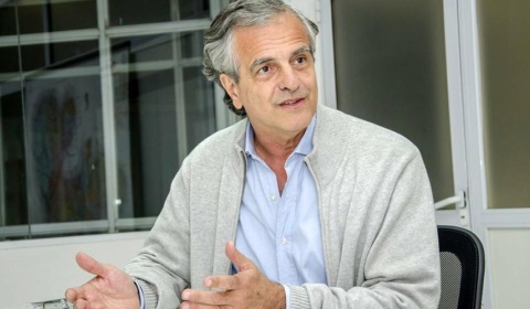 El país está al borde de la ruina pero los legisladores de Salta quieren regular la importación de hojas de coca