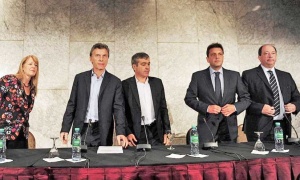 Candidatos estancados, sociedad escéptica