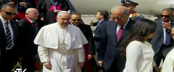 El Papa Francisco llega a Egipto como 'mensajero de paz'