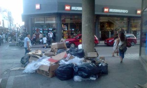 Veintiséis comercios de Salta multados por haber la basura cuando no tocaba