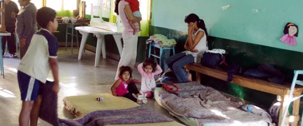 La Municipalidad asiste con alimentos y ropa a los 70 evacuados por la tormenta en Salta