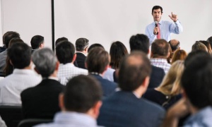 Urtubey propone semiparlamentarismo y gobierno ‘de unidad’ cuando en Salta hizo todo lo contrario