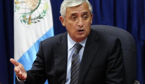Dimite el presidente de Guatemala, Otto Pérez Molina, acusado de corrupción