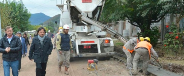 Sáenz supervisa en persona diversas obras municipales en Salta