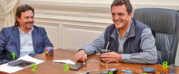 Sergio Massa, solo superado por Karl Lagerfeld en materia de devices