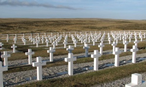 Cruz Roja identificará a 123 soldados argentinos enterrados en las Malvinas