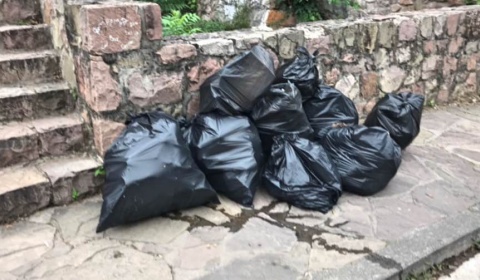 Agentes municipales y voluntarios mormones limpian el Cerro San Bernardo de Salta