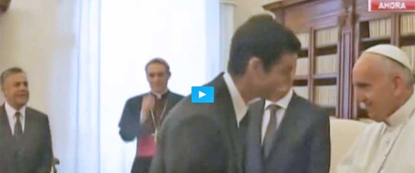 Urtubey falla en su reverencia al Papa