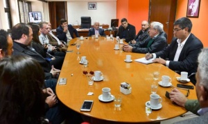 López Arias también utiliza las oficinas del gobierno para reuniones partidarias