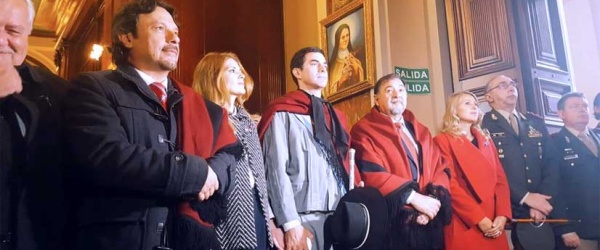 Macedo, de la mano de Urtubey dentro de la Catedral de Salta. ¿Habrá que demolerla?