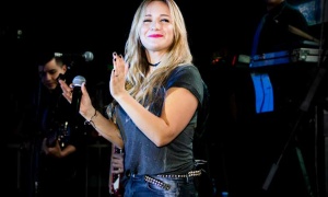 Karina presenta su nuevo álbum 'Mujeres' en el Teatro Provincial de Salta