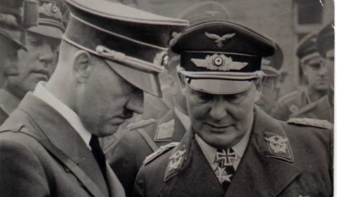 Un argentino compra la última chaqueta militar de Hitler por 275.000 euros