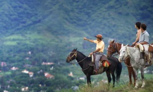 El gobierno de Salta presenta el calendario turístico de verano