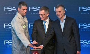 Macri afirma que 'la economía empieza a dar sus primeros pasos de crecimiento'