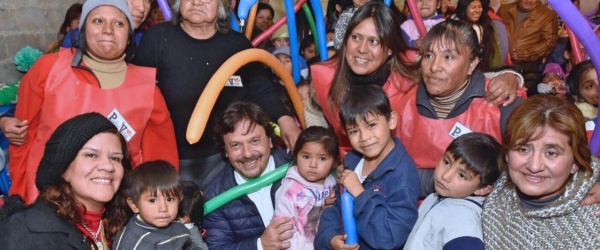 Gustavo Sáenz visita a los niños que acuden al comedor infantil Pancitas Vacías de Salta