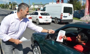 ‘Bolsitas ecológicas’ para los automovilistas que circulan por la avenida Paraguay