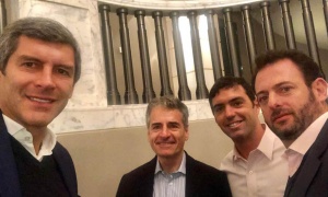 Yarade no para de hacerse selfies