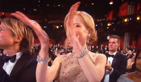 Los aplausos de Nicole Kidman provocan risa en la gala de los Oscar