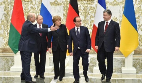 La cumbre de Minsk logra un alto el fuego en Ucrania