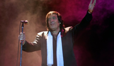 A los 77 años, fallece el cantante y compositor argentino Cacho Castaña