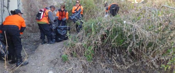 Operativo de limpieza en lugares de difícil acceso del cerro San Bernardo