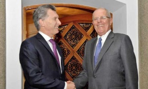 Macri arriba a Lima para asistir a la asunción de Kuczynski