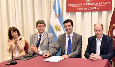 Urtubey y el Banco Macro hacen negocio con las necesidades de los inundados de Salta