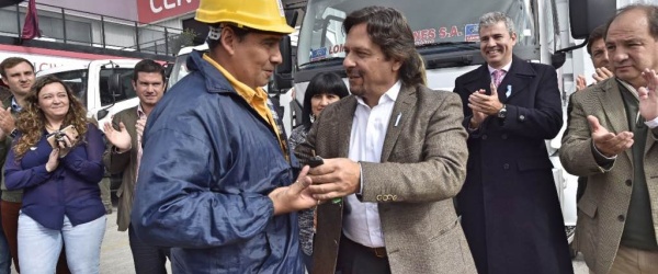 Sáenz celebra la adquisición de un camión atmosférico y seis volcadores