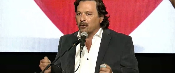 La descontrolada euforia de Gustavo Sáenz frente al resultado electoral