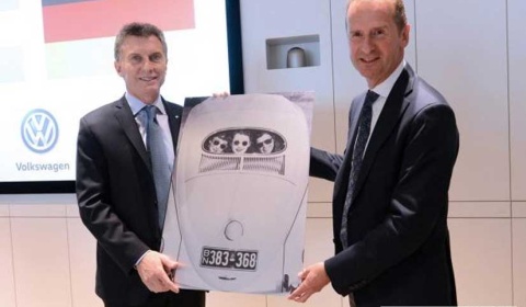 Macri anuncia que Mercedes Benz y Volkswagen ampliarán la inversión en Argentina