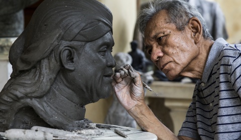 Taller de escultura dedicado a la figura humana en el Museo Quinquela Martín