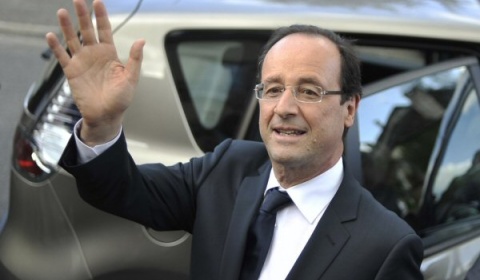 Hollande admite el fracaso en su compromiso de bajar el desempleo a finales de 2013