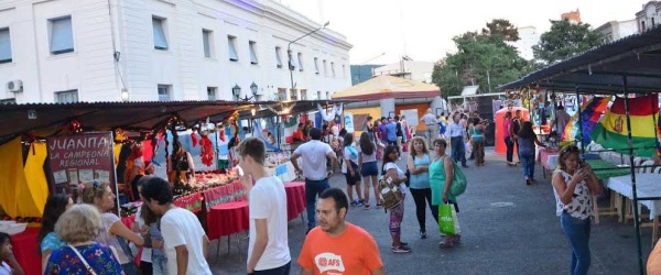 Feria navideña de emprendedores en el Parque San Martín de Salta