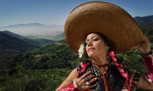 Lila Downs presenta 'Salón, lágrimas y deseo' en el Teatro Provincial de Salta