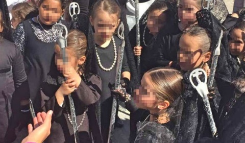 Procesiones infantiles: Crítica a los 'abusos clericales' en la escuela pública andaluza