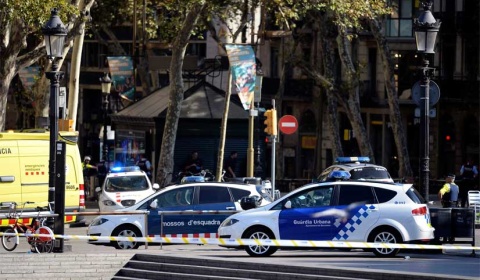 Una furgoneta atropella a varias personas en La Rambla de Barcelona