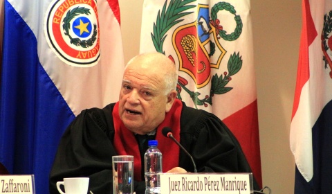 Conferencia del jurista Ricardo Pérez Manrique sobre adolescentes infractores de la ley penal