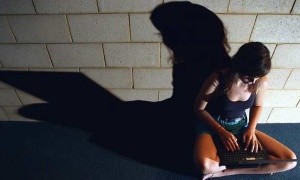 Condenado a siete años de prisión por ciberacoso y abuso sexual en Salta