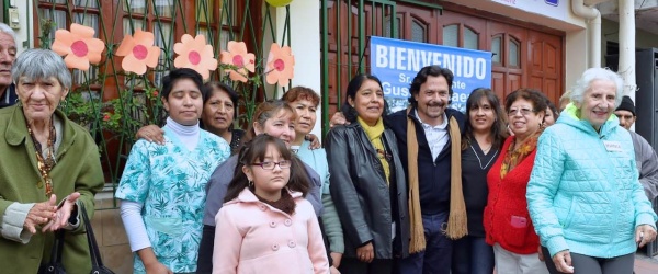 Recuperado de la arritmia, Sáenz visita una residencia de mayores en Villa San Antonio