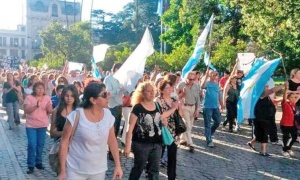 La marcha por Nisman reúne en Salta a una modesta cantidad de manifestantes