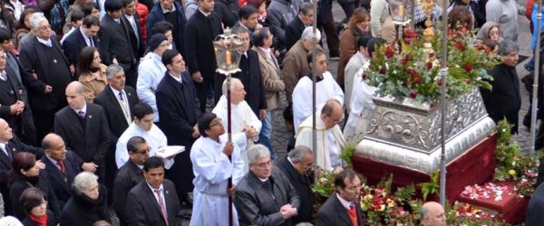 Urtubey, solo en la celebración del Corpus Christi