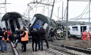 Al menos dos muertos y numerosos heridos al descarrilar un tren cerca de Milán