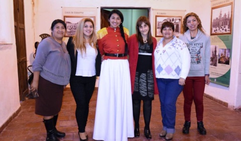 Enorme Juana Azurduy