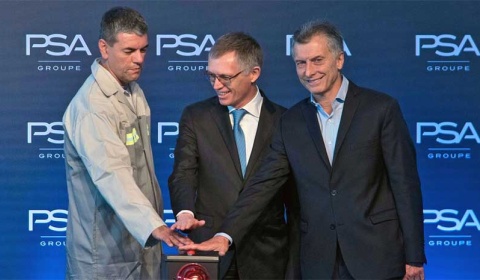 Macri afirma que 'la economía empieza a dar sus primeros pasos de crecimiento'