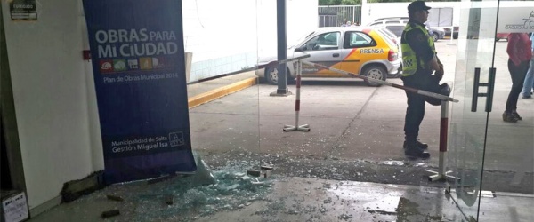 Gambetta se estrena con una protesta sindical violenta en el Centro Cívico Municipal