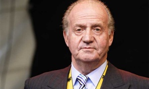 Abdica el rey de España y se abre el proceso de sucesión en la Corona